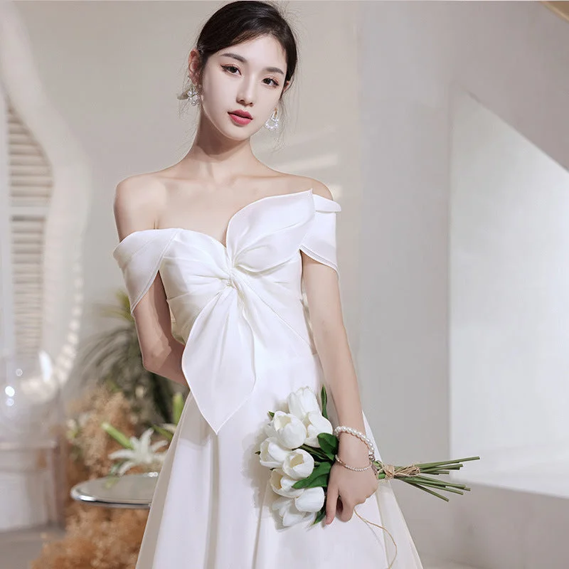 white trailing style