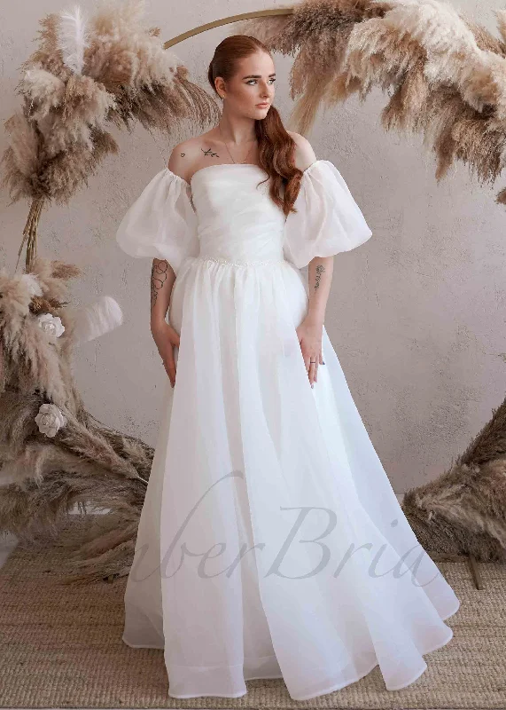 Elegant A-Line Pleated Organza Wedding Dress with Straight Neckline and Puffed Sleeves