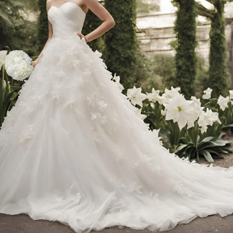 Enchanting strapless sweetheart 3D Floral wedding dress
