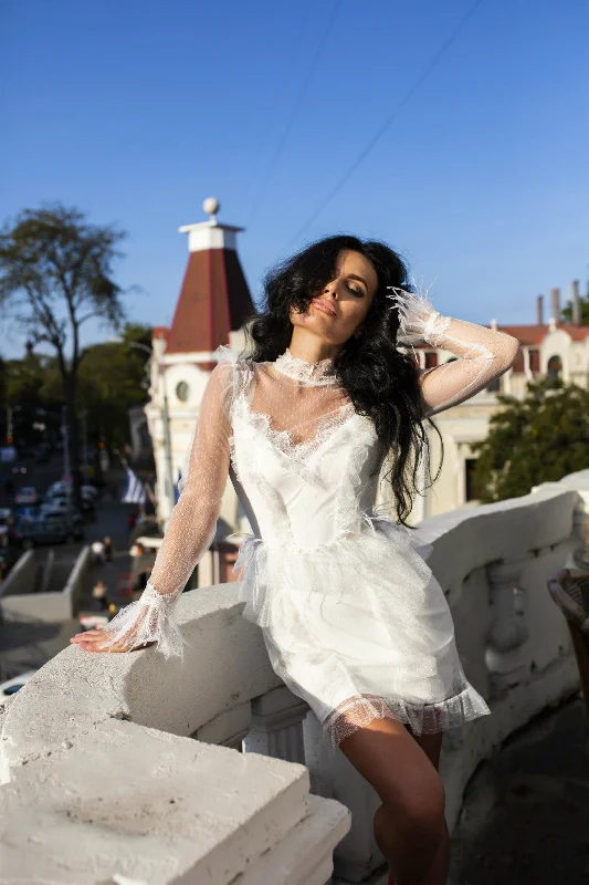 Short wedding dress with feathers