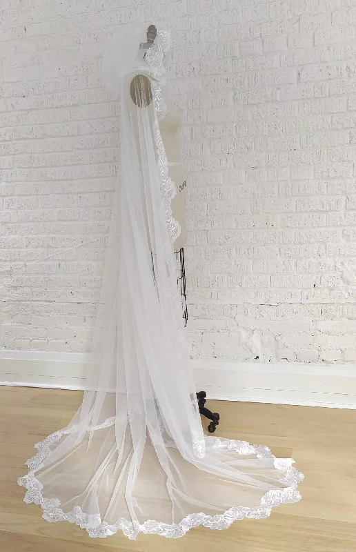 LACE CAPE Off the Rack Bridal Cape