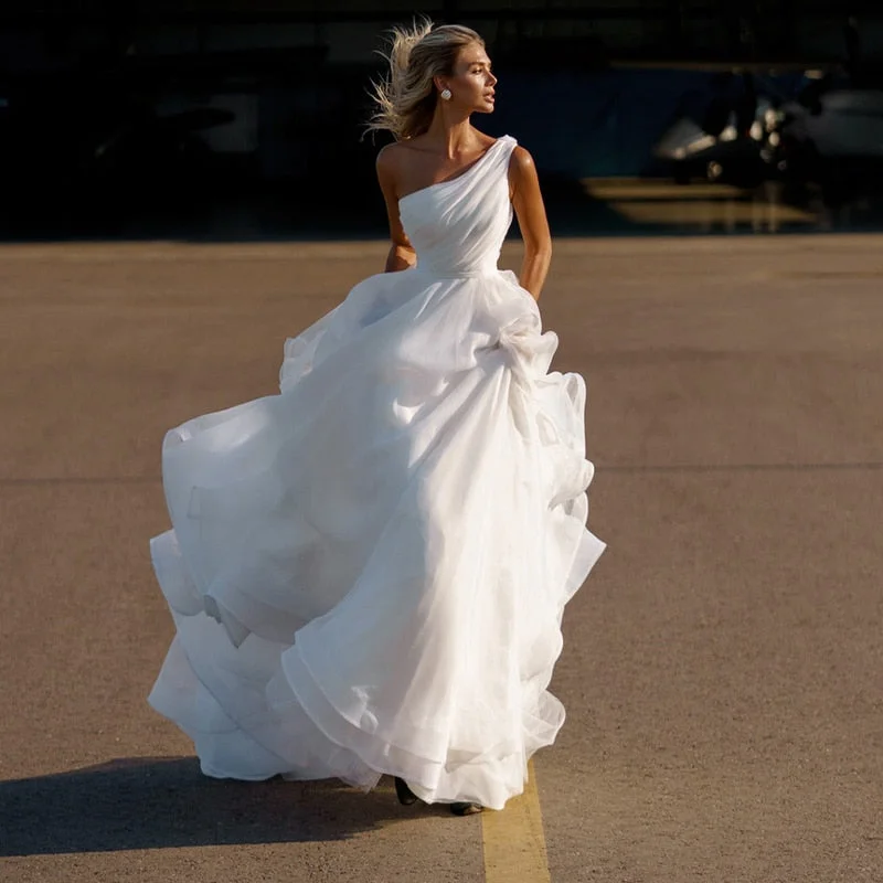 Princess One Shoulder A Line Wedding Dresses Sleeveless Pleat Floor Length Bohemian Beach Boho Custom Made Size Robe De Mariee