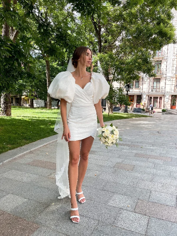 Short wedding dress with puff sleeves